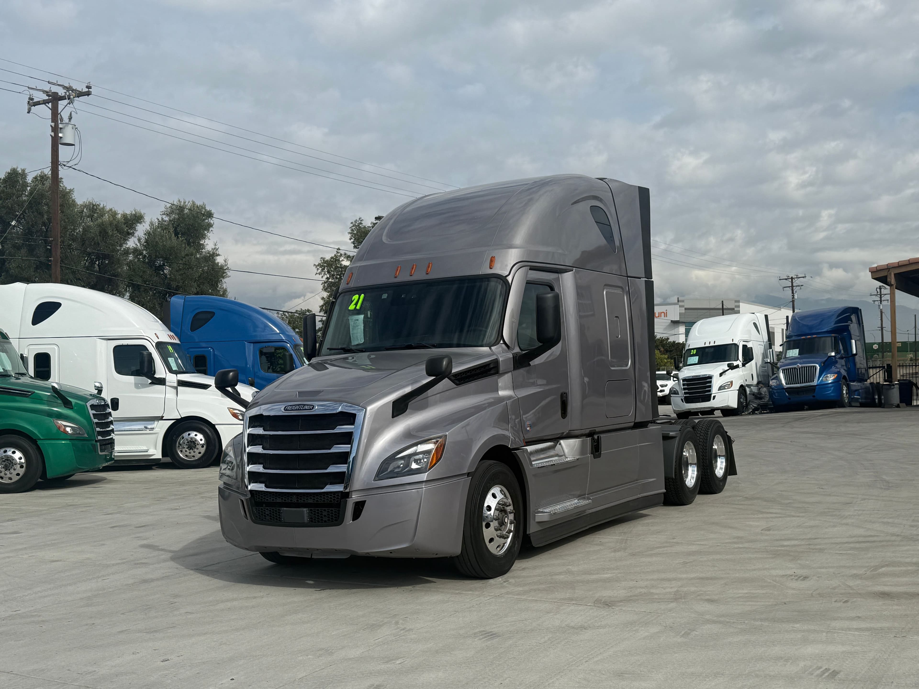 2021 Freightliner Cascadia 126 image 1