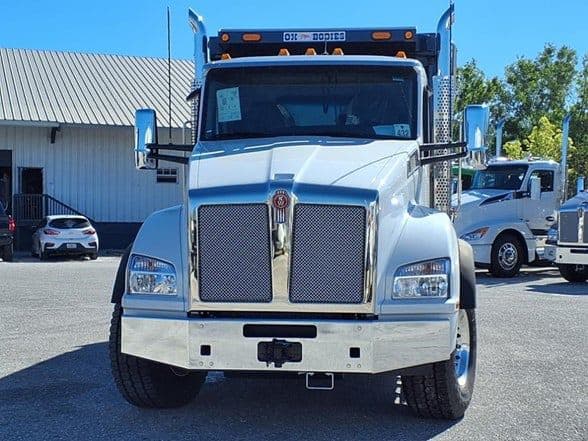 2025 Kenworth T880 image 3