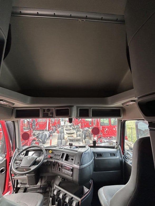 2023 Volvo VNL64T760 image 12