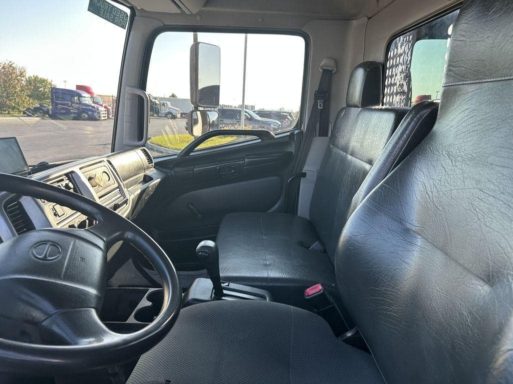 2014 Hino Conventional Type Truck image 11