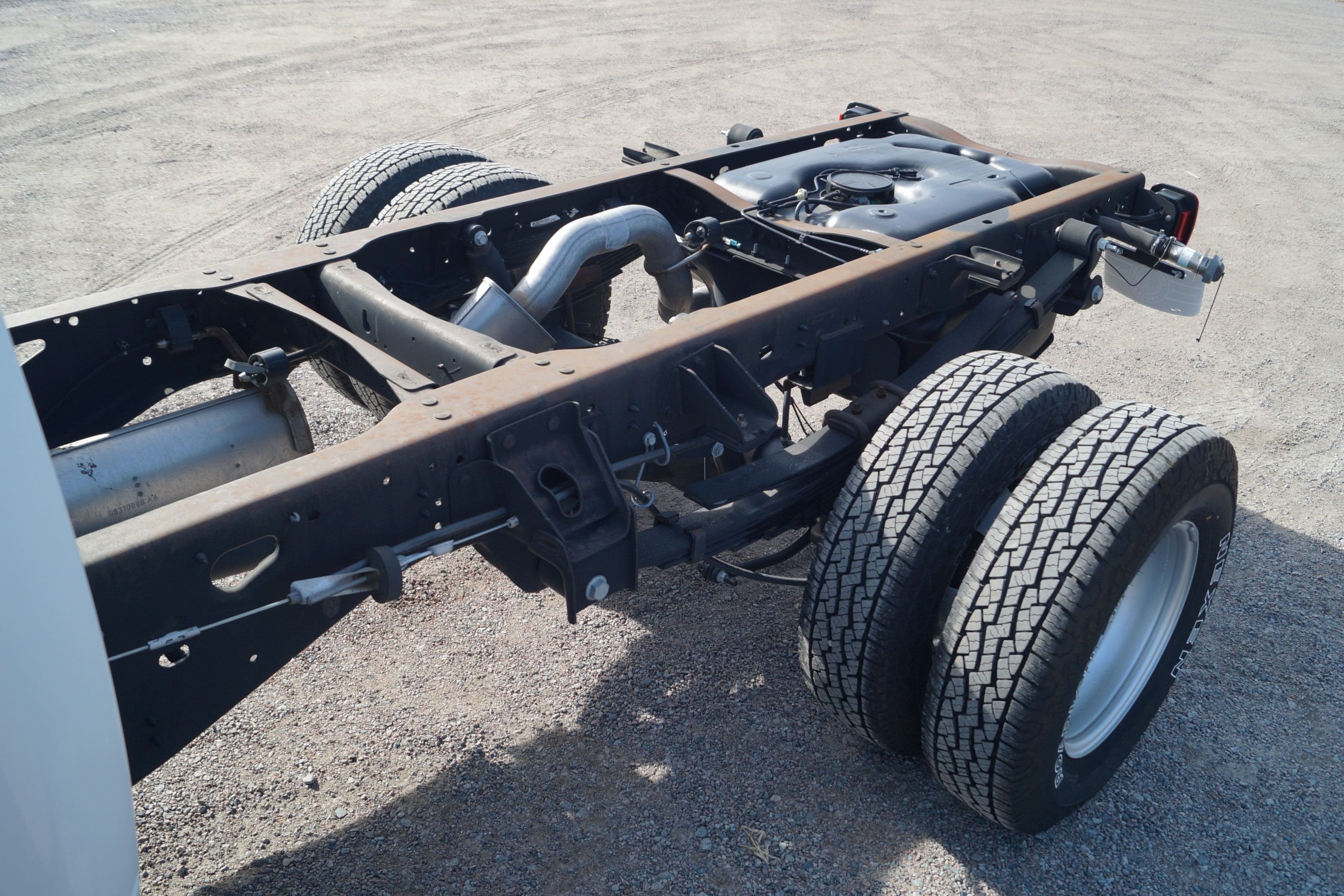 2023 RAM 3500 Tradesman - Cab Chassis - 4WD 6.4L V8 HEMI image 23
