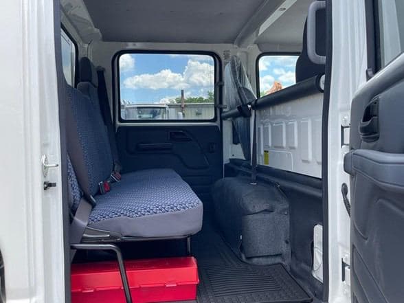 2024 Isuzu NRR image 26