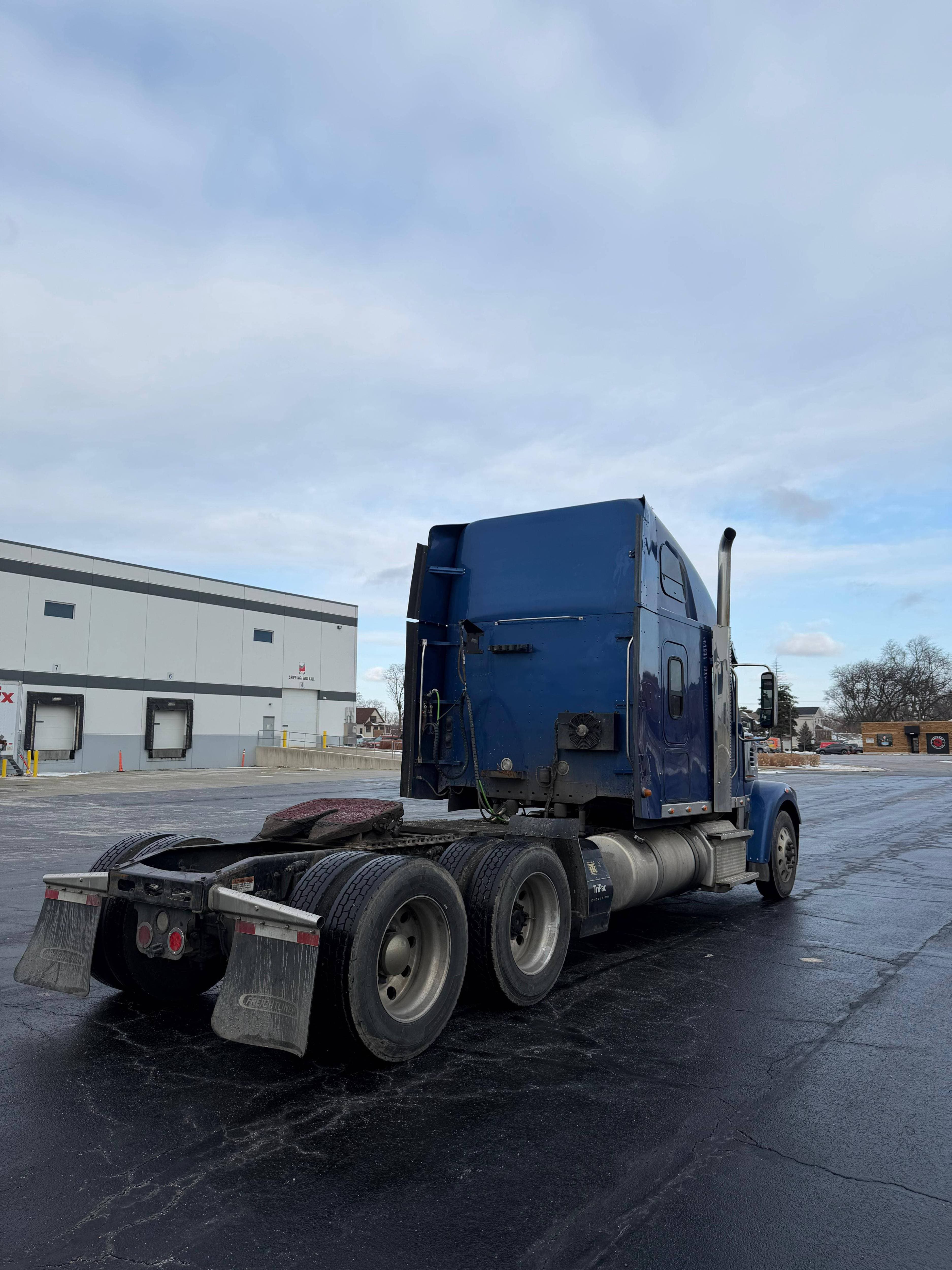 2021 Freightliner SD122 image 6