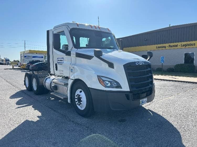2021 Freightliner Cascadia image 2