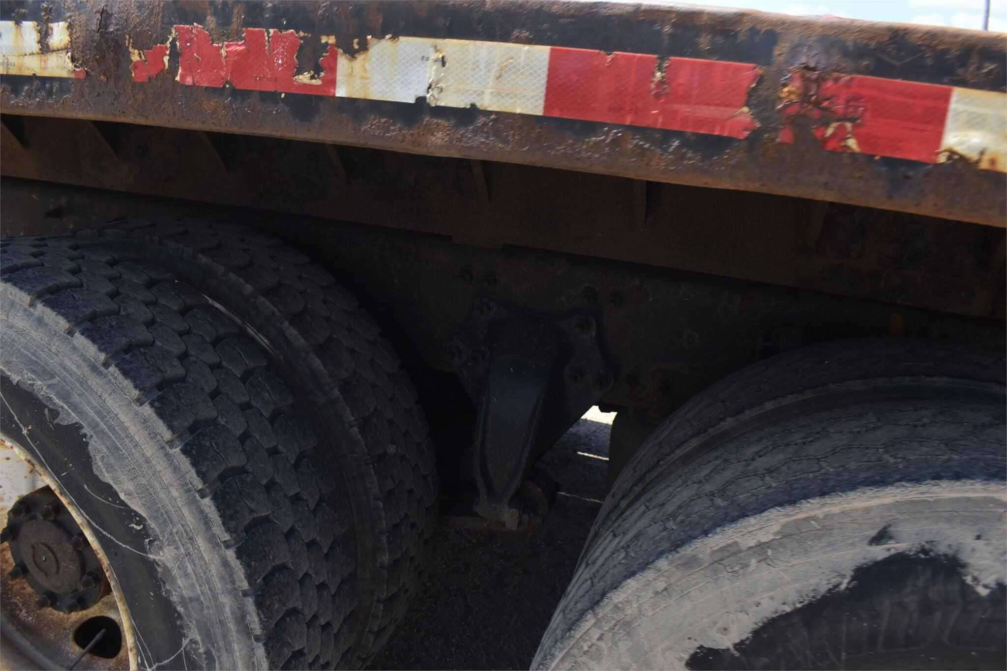 2017 Freightliner M2 image 3