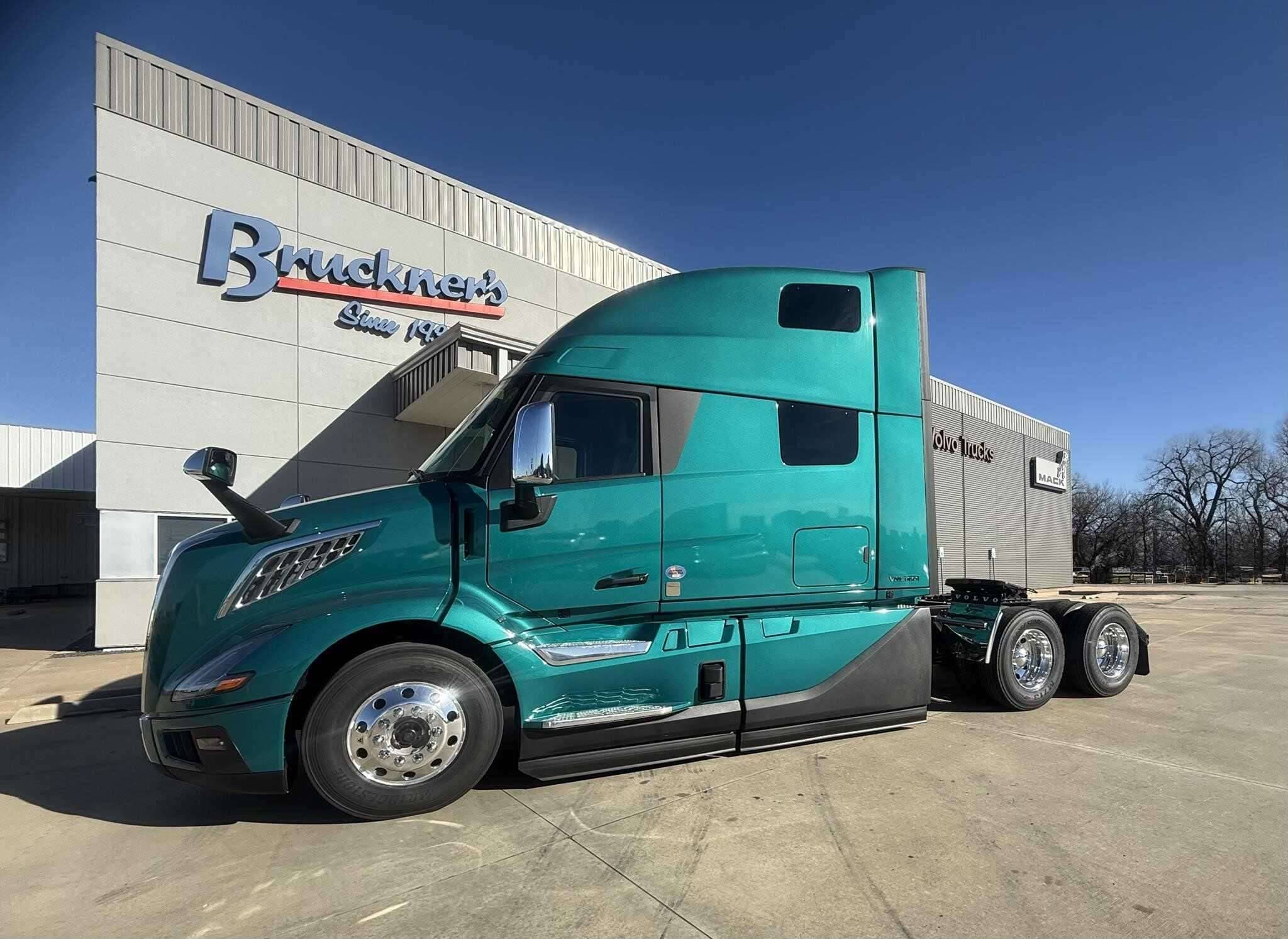 2026 Volvo NEW VNL image 7