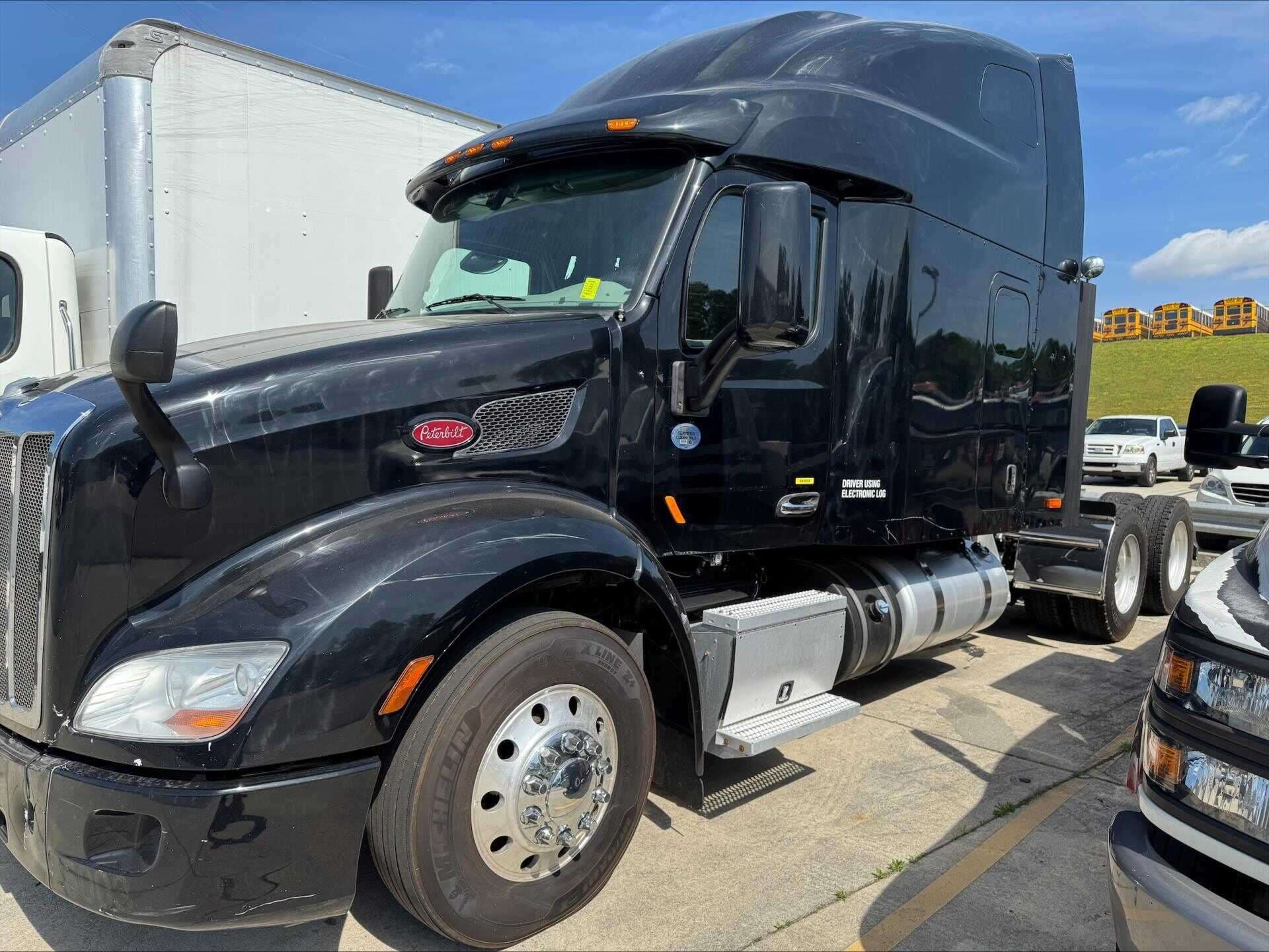 2019 Peterbilt 579 image 3