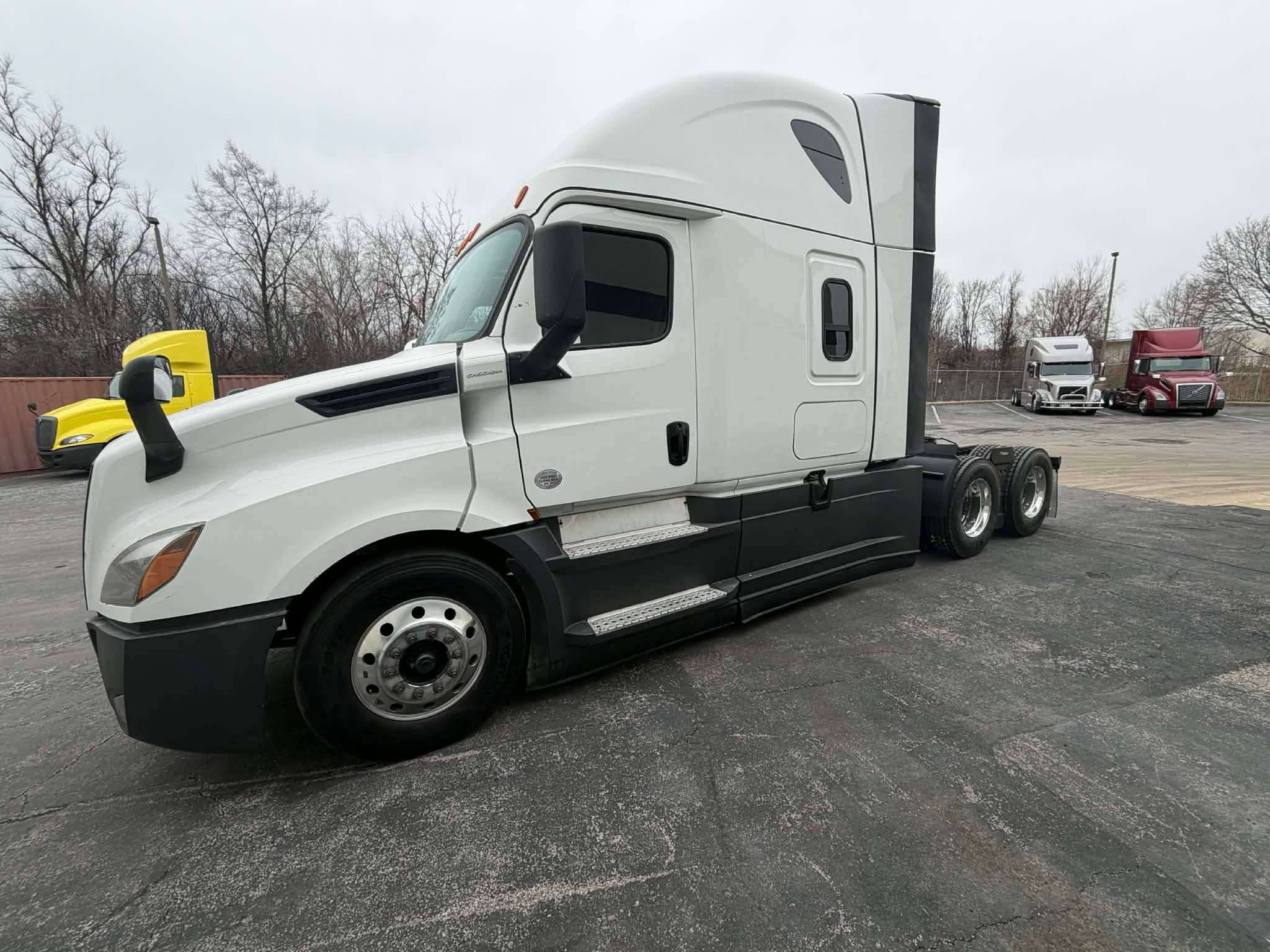 2022 Freightliner Cascadia image 3