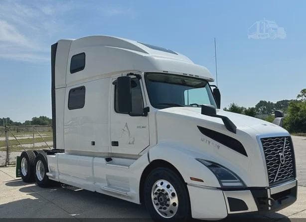 2023 Volvo VNL image 4