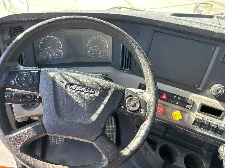 2019 Freightliner Cascadia 126 Day Cab Truck - 435HP, 10 Speed Manual image 11