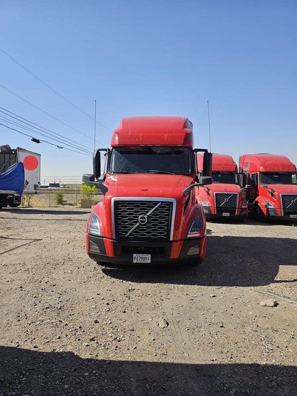 2023 Volvo VNL64T760 image 2