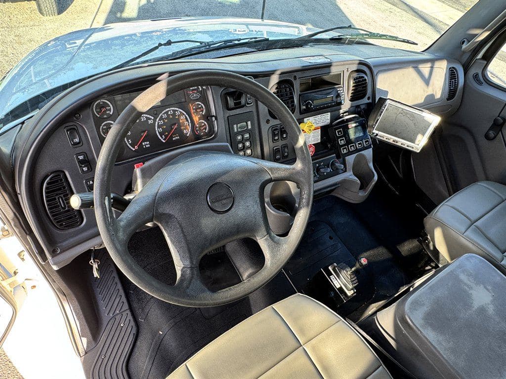 2015 Freightliner M2 106 image 61