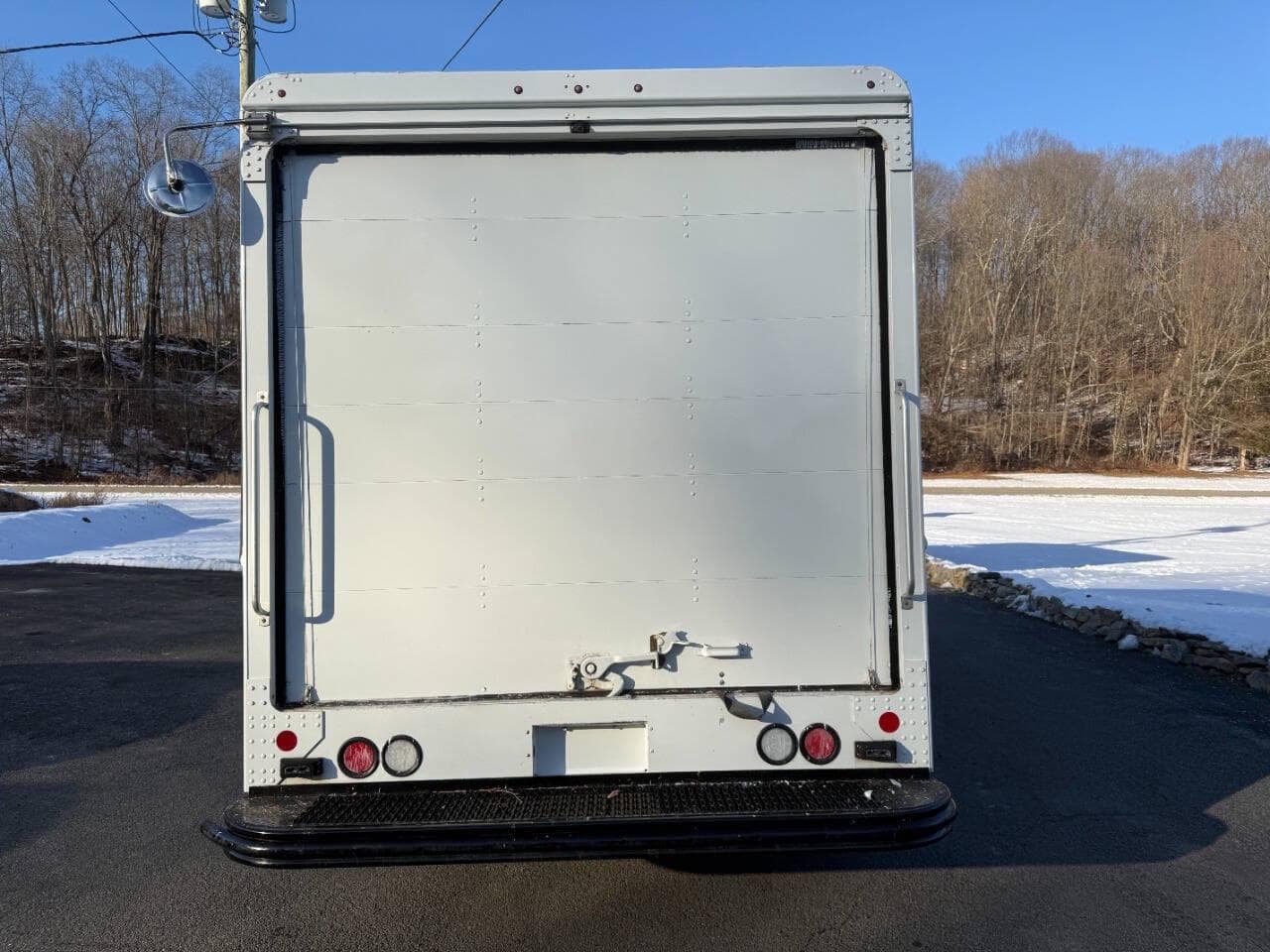 2018 Ford E-Series image 7