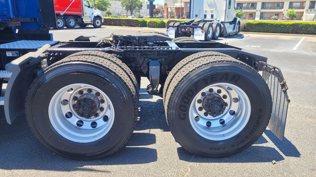 Used 2022 FREIGHTLINER PT126064ST image 12