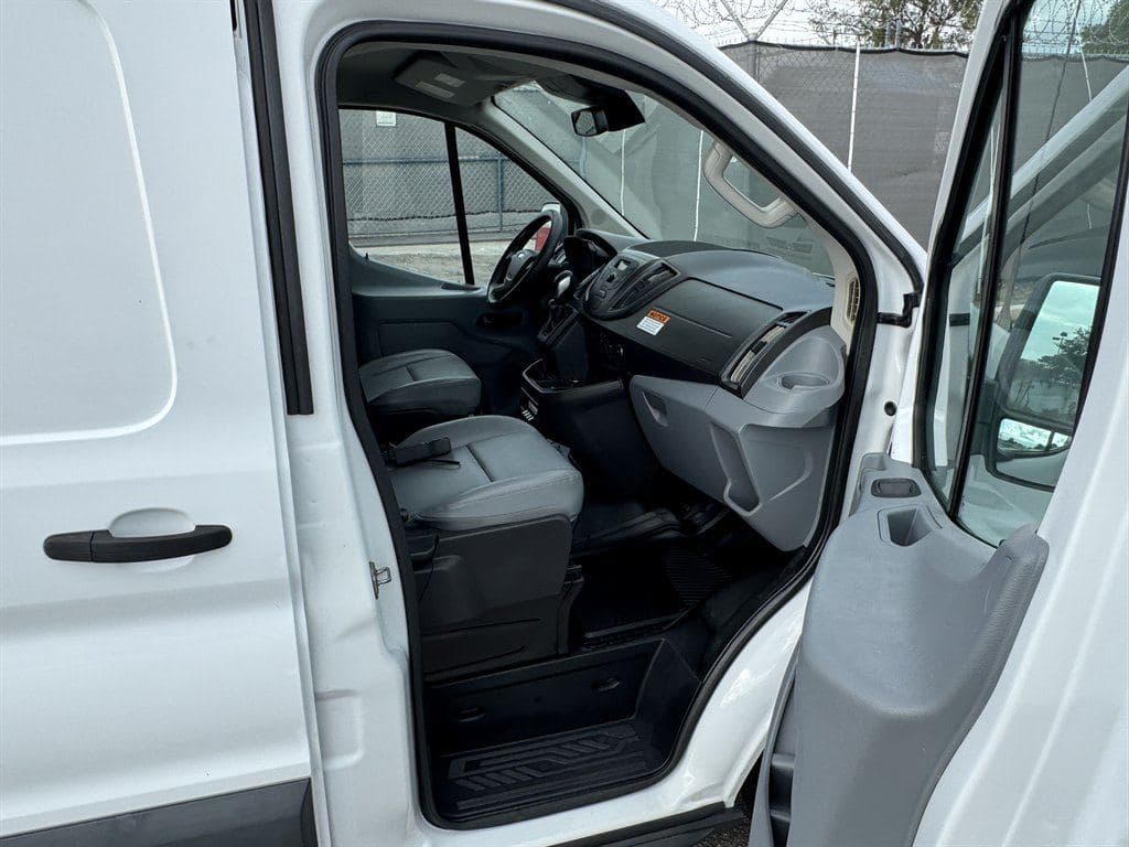 2017 Ford Transit Cargo image 39