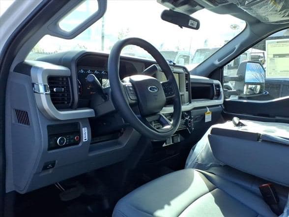 2026 Ford F550 image 8