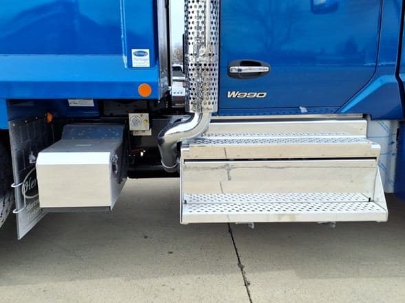 2026 Kenworth W990 image 3