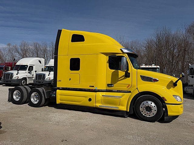2022 Peterbilt 579 image 6