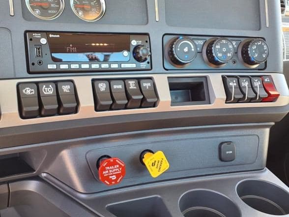 2025 Kenworth T880 image 19