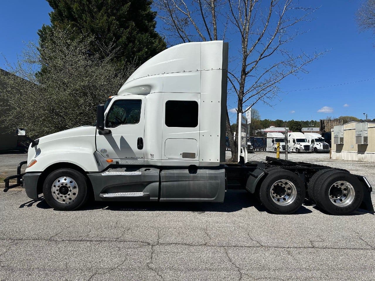 2018 International LT625 image 6