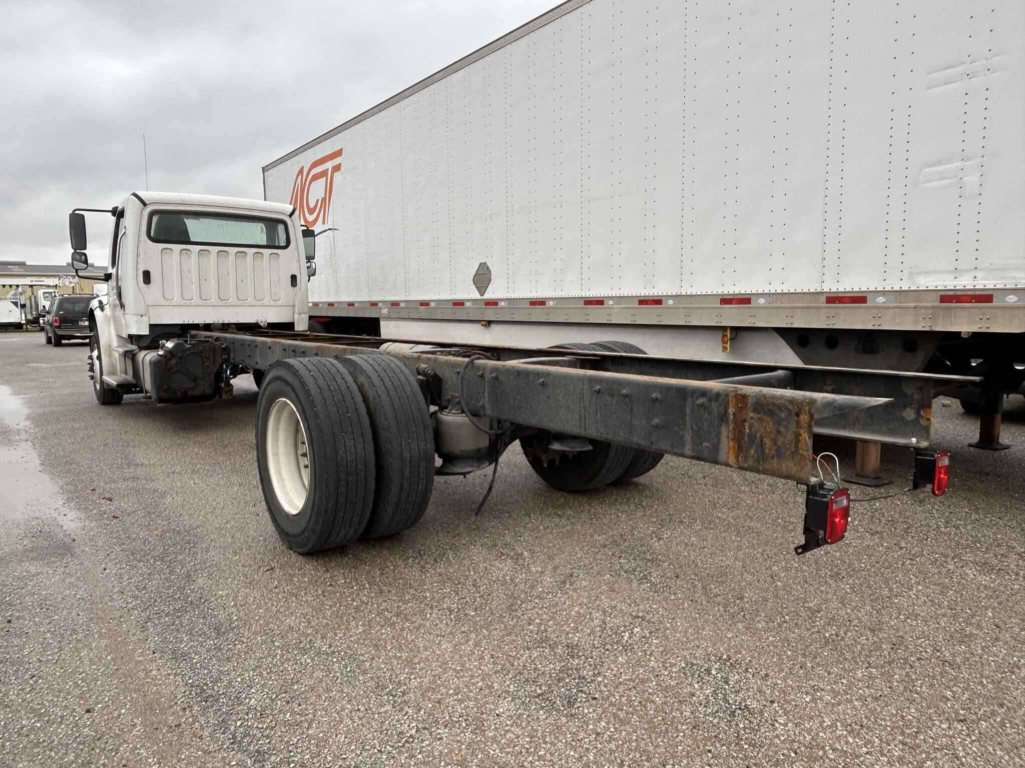 2018 Freightliner M2 image 11
