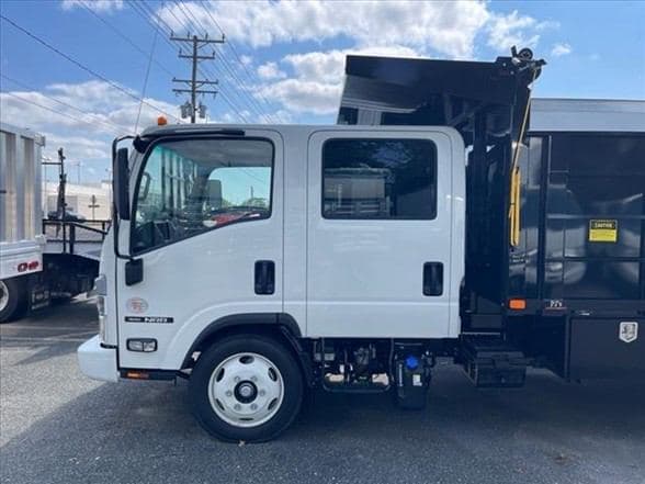 2024 Isuzu NRR image 5