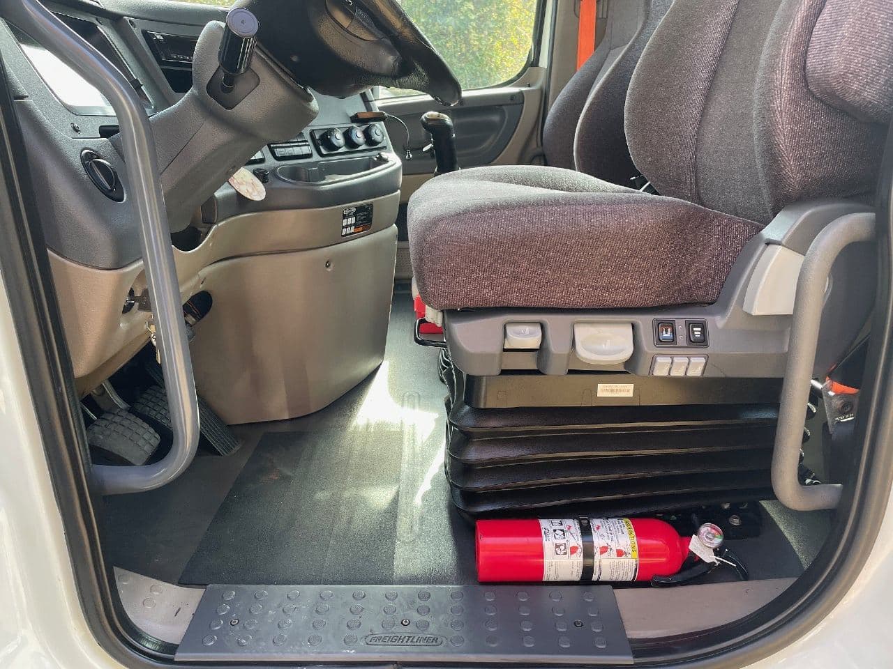 2019 Freightliner Cascadia 125 image 16