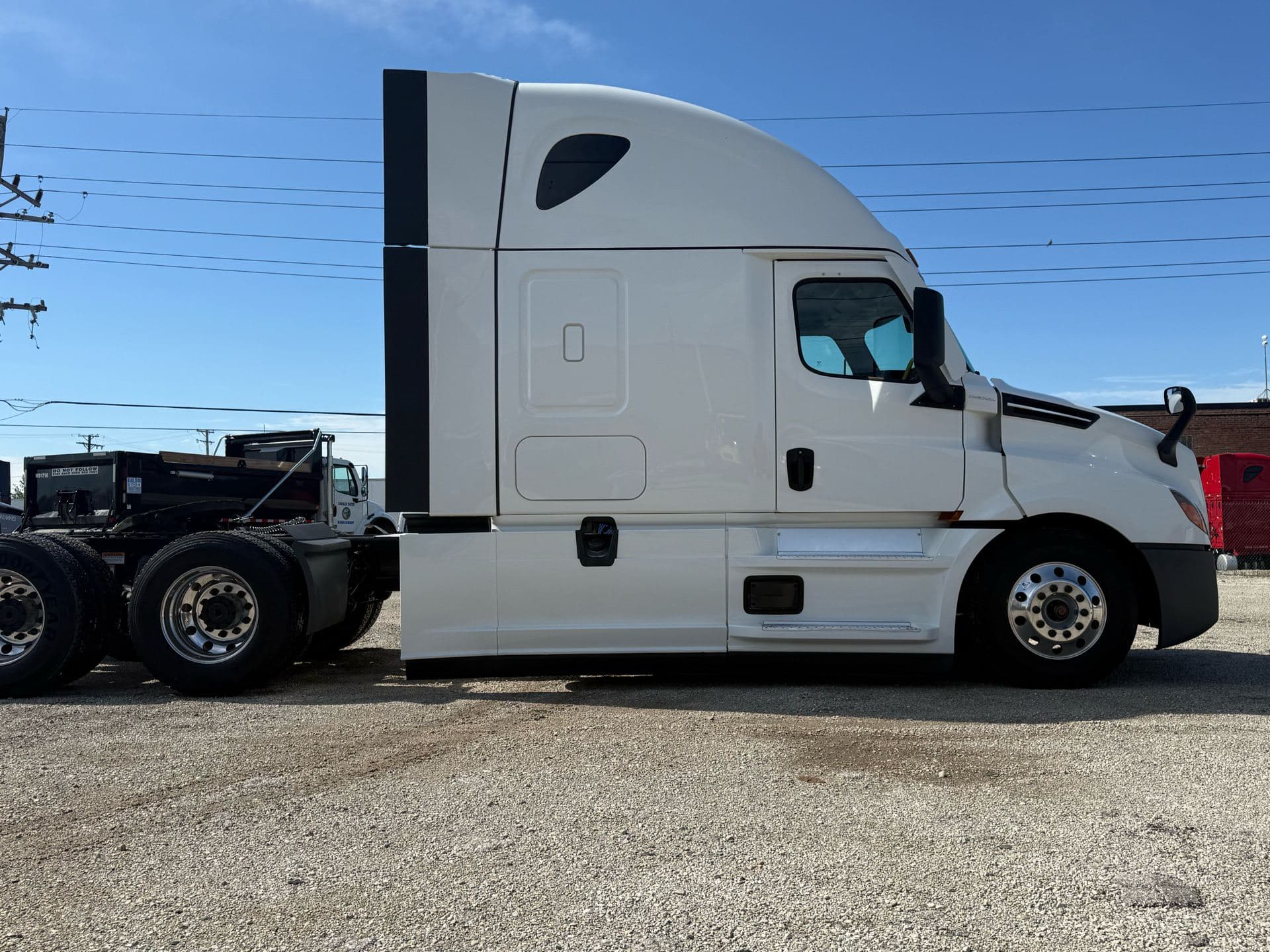 2023 Freightliner - 444k - Just 10,750 Hours! image 5