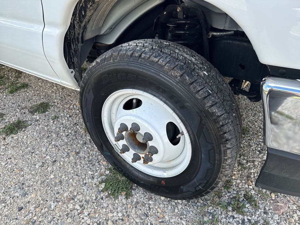 2026 Ford E-350SD Base Box Van image 42