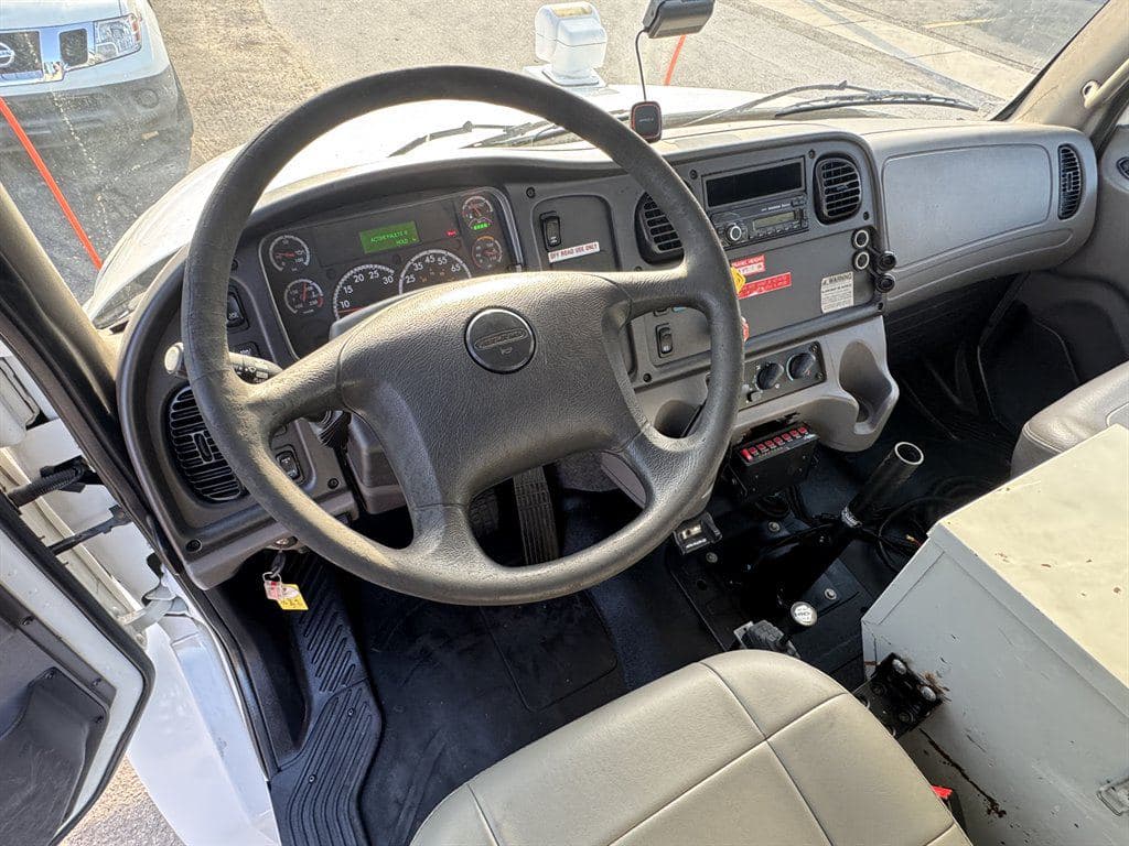 2016 Freightliner M2 106 image 66