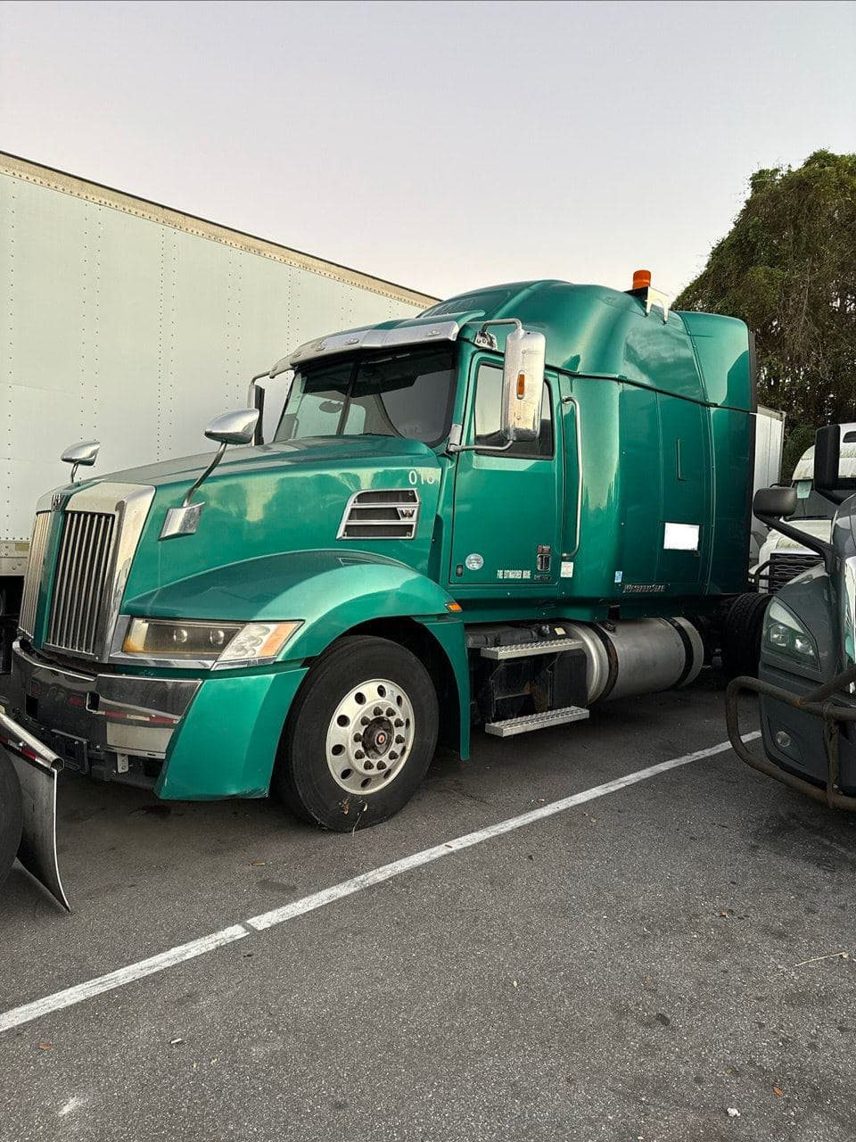 2017 Western Star 5700 image 4