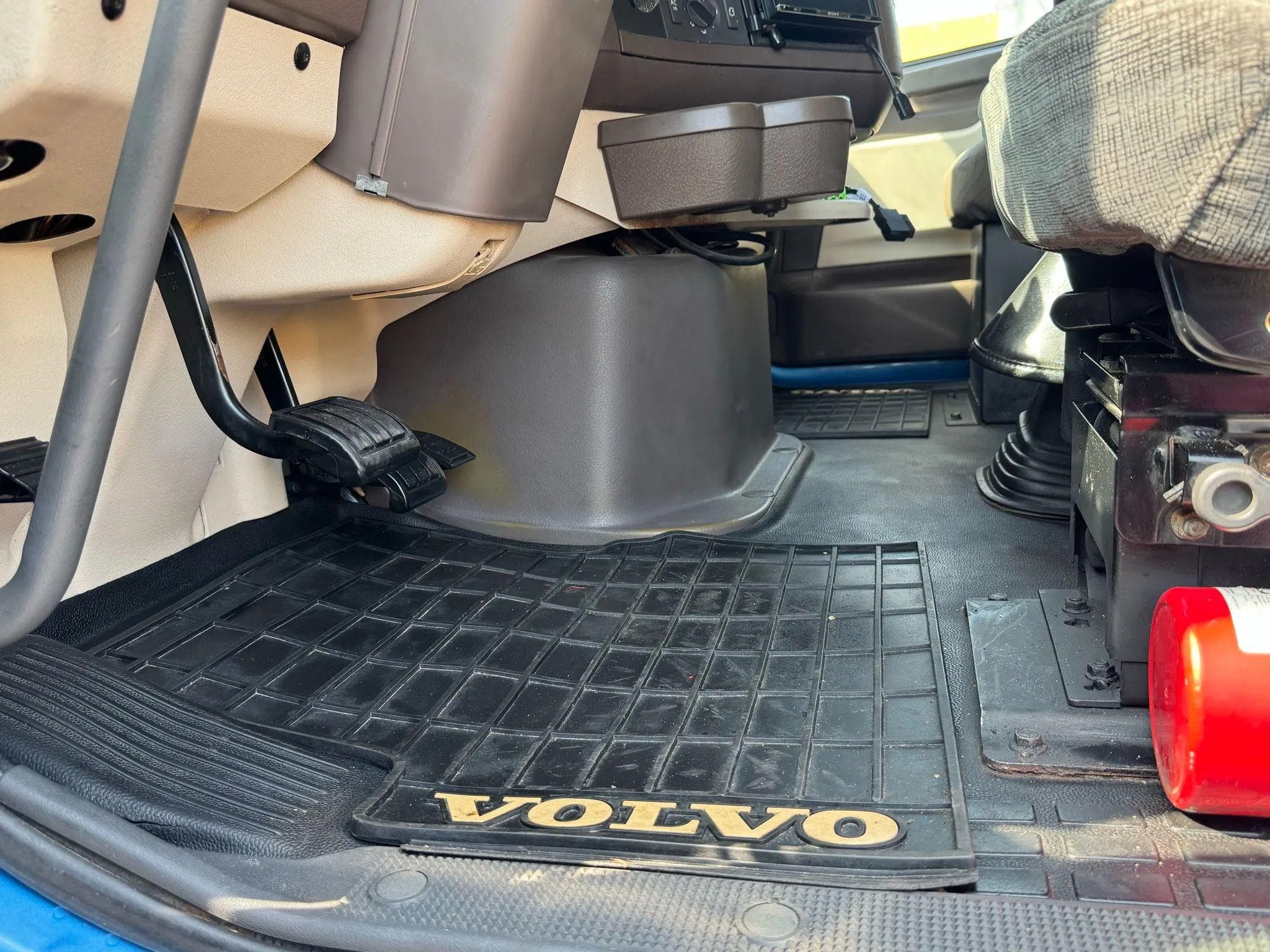 2012 Volvo VNL image 19