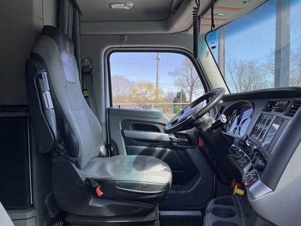 2020 Kenworth T680 image 6