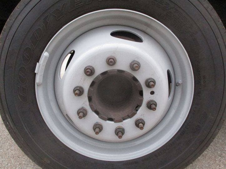 2017 Ford F-550 BUCKET TRUCK 92K MILES image 25