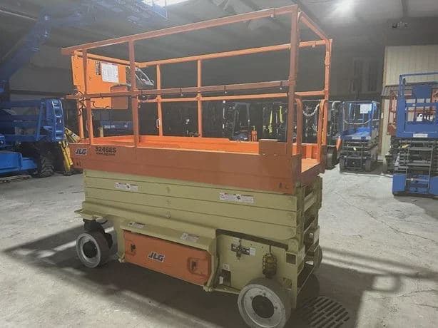 2015 JLG 3246ES image 7