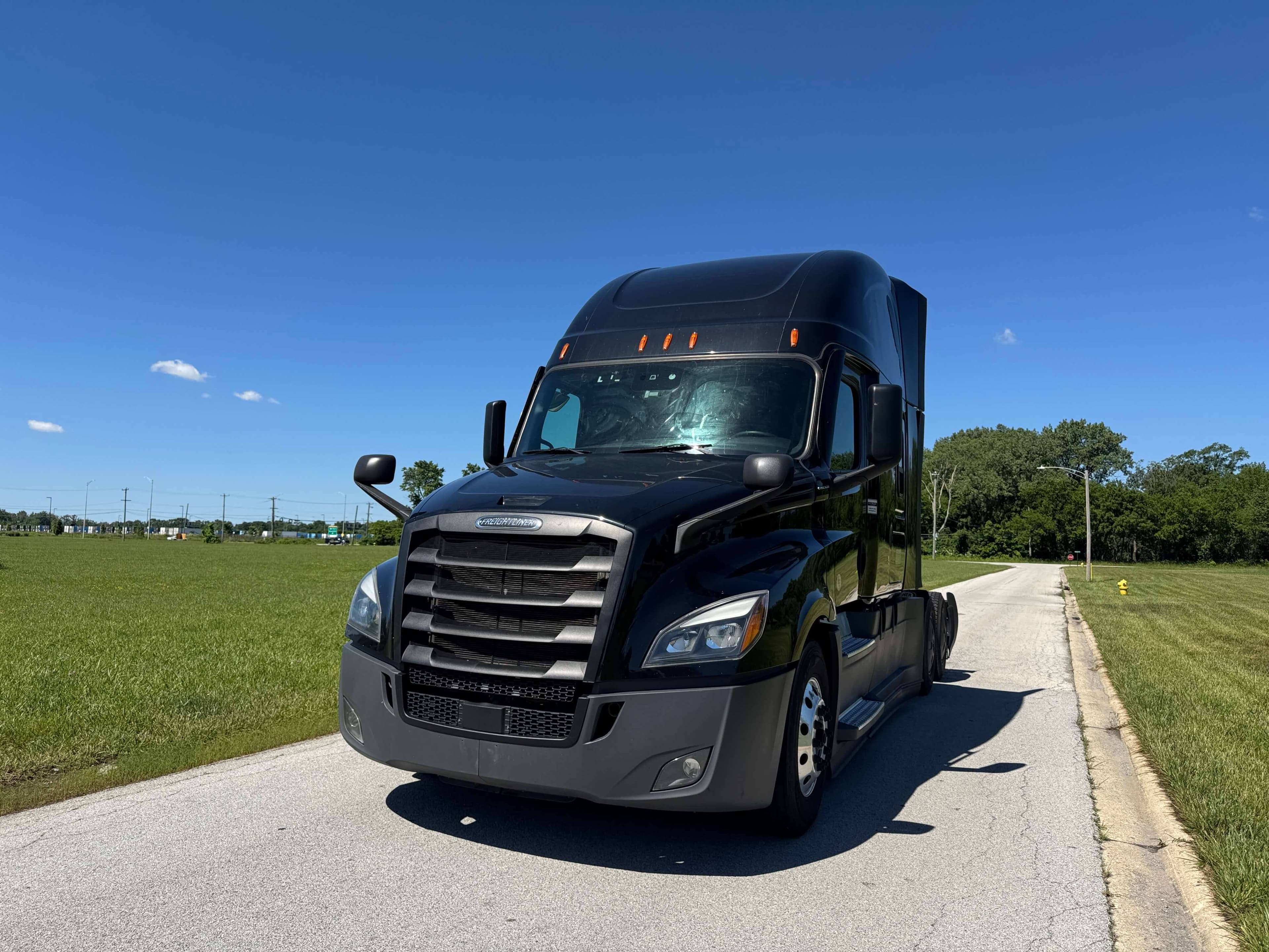 2022 Freightliner Cascadia 126 image 1