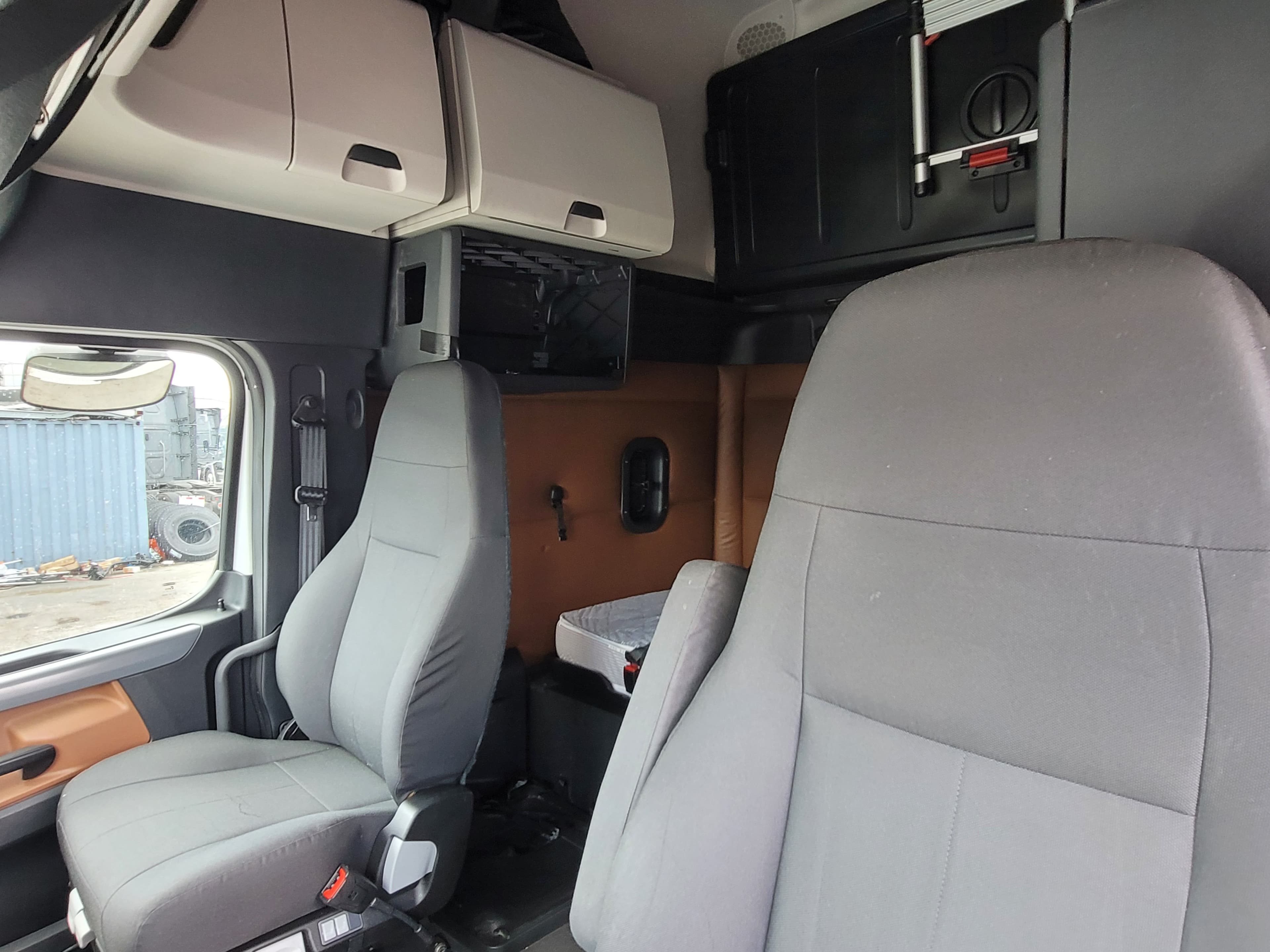 2022 Freightliner Cascadia 126 image 8