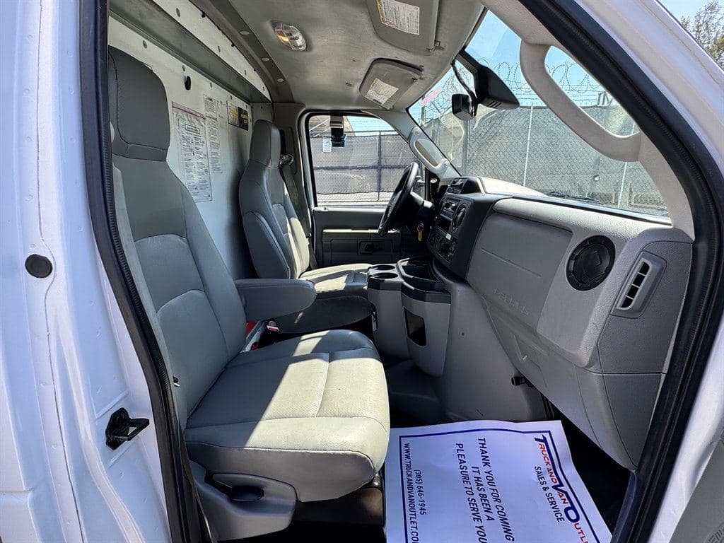 2022 Ford Commercial Vans image 36