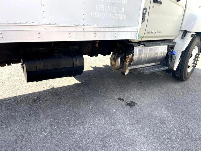 2015 Hino 268 image 10