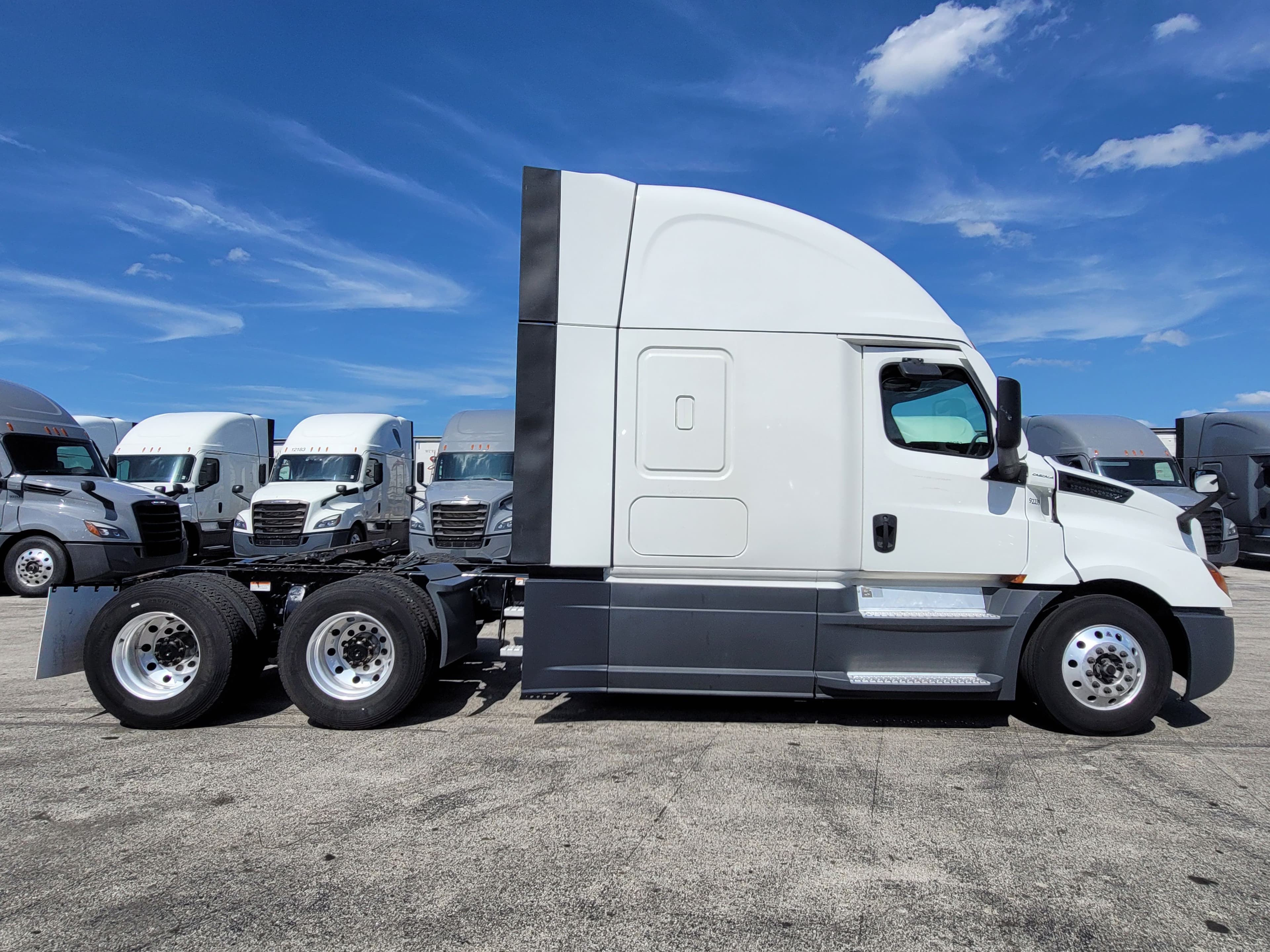 2022 Freightliner Cascadia 126 image 4