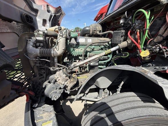 2023 Volvo VNL64T760 image 10