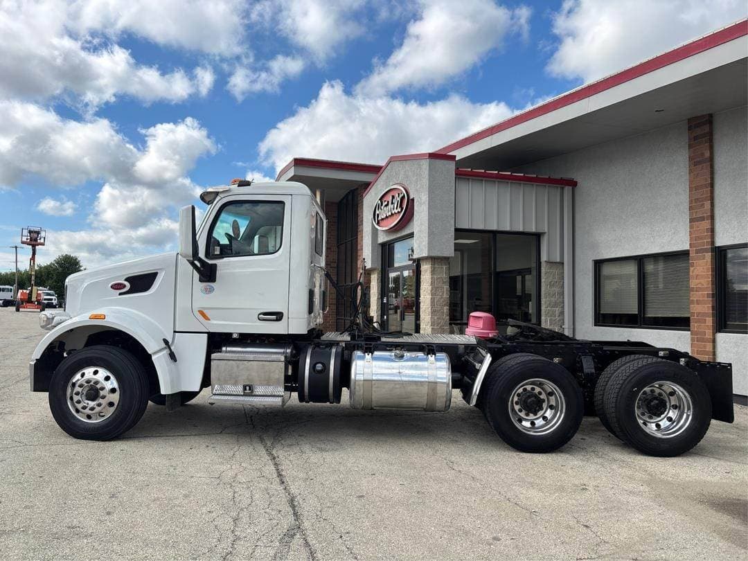 2020 Peterbilt 567 image 3