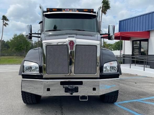2026 Kenworth T880 image 3