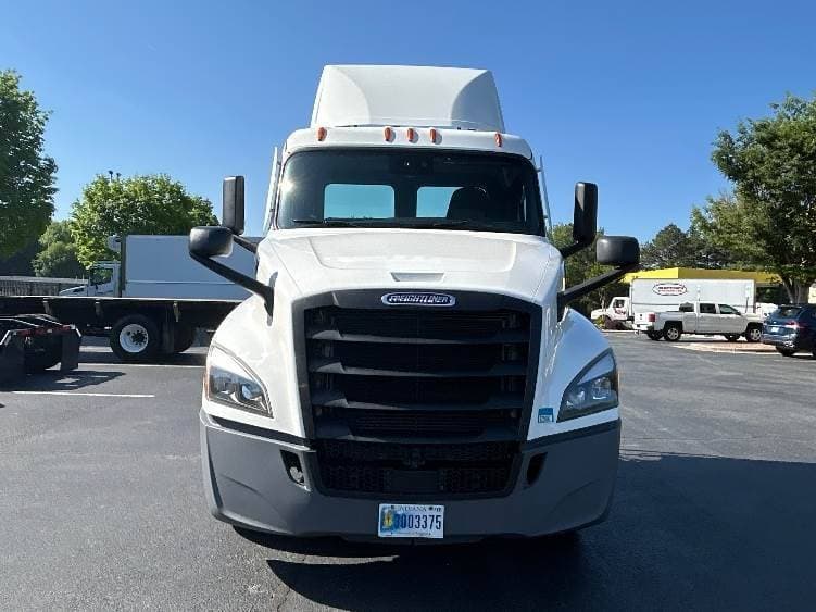 2021 Freightliner Cascadia image 12