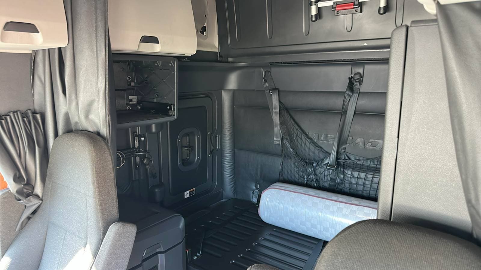 2024 Freightliner Cascadia 126 image 3