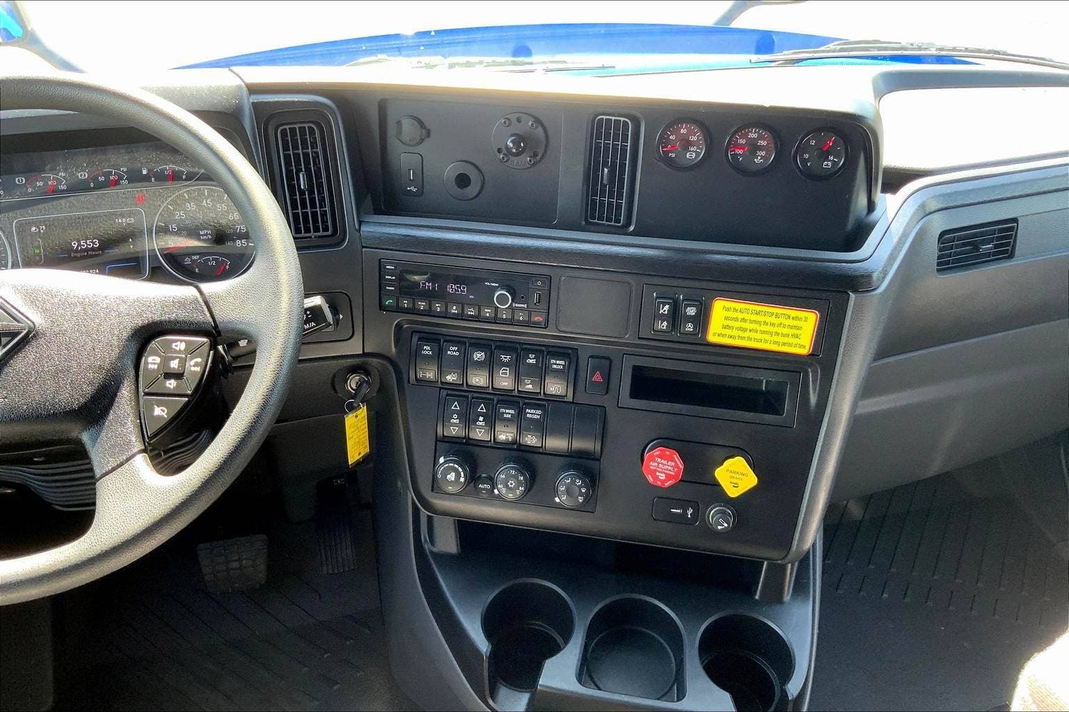 2022 International LT625 Sleeper Semi Truck - 73" Raised Roof Sleeper, A26 450HP, 12 Speed image 6