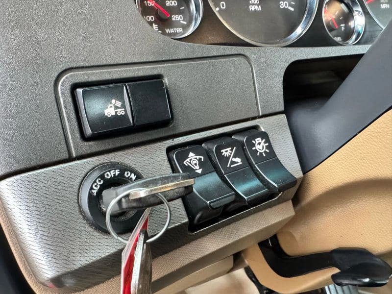 2015 Kenworth T880 image 34