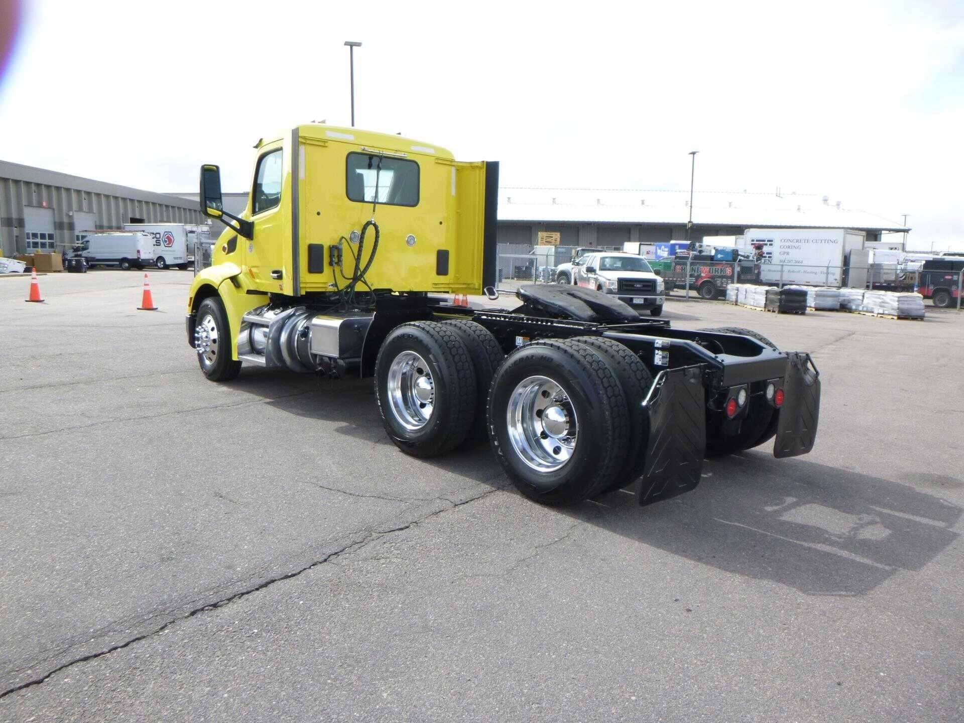 2021 Peterbilt 579 image 4