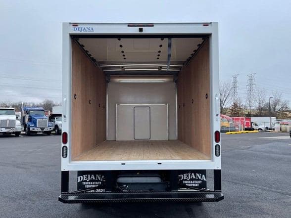 2024 Ford E450 image 5