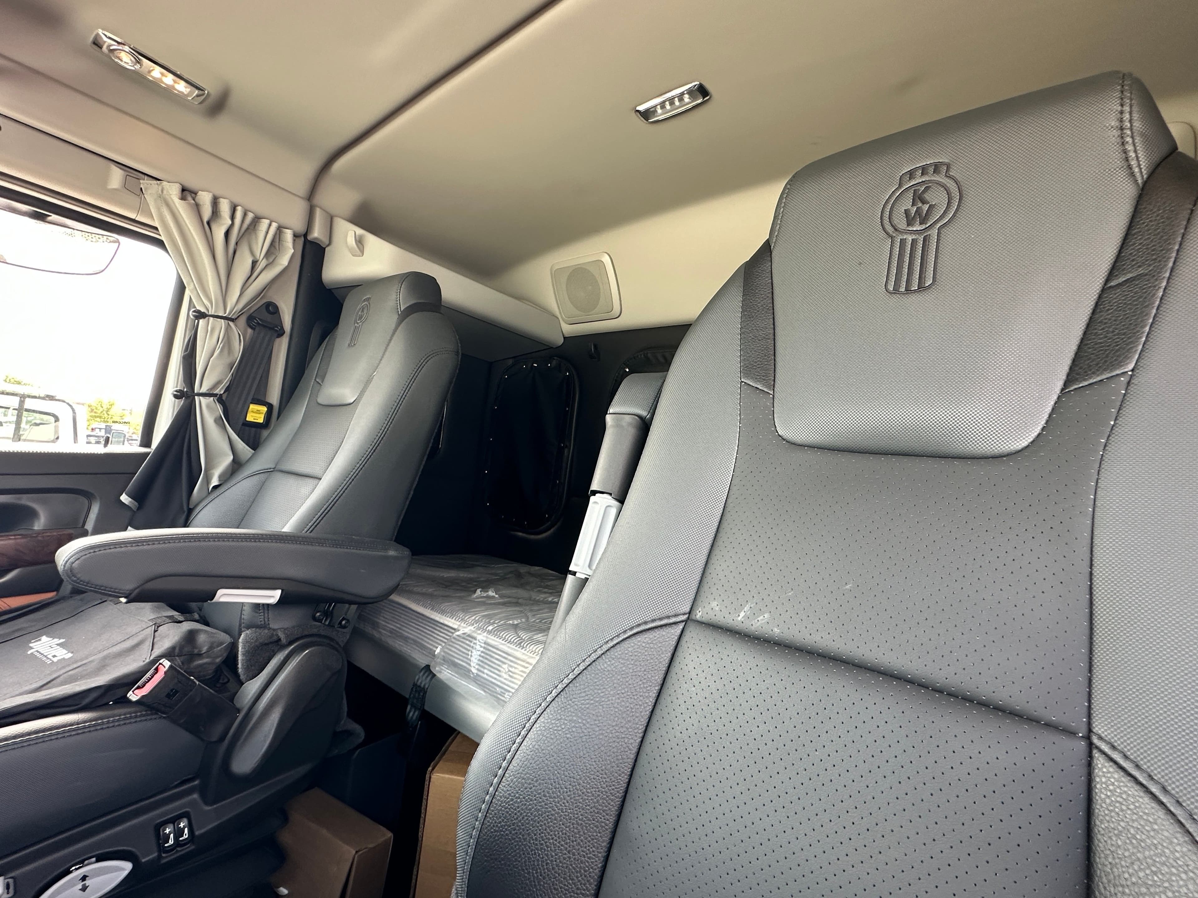 2025 Kenworth T880 with a Century 5130 image 11